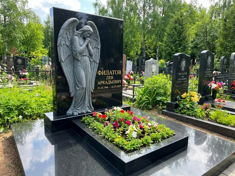 Памятник с барельефом — выполненная работа 31 в Новом Уренгое