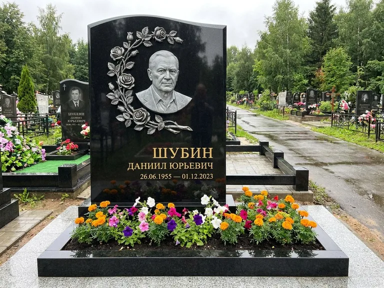 Памятник с барельефом — выполненная работа 34 в Новом Уренгое