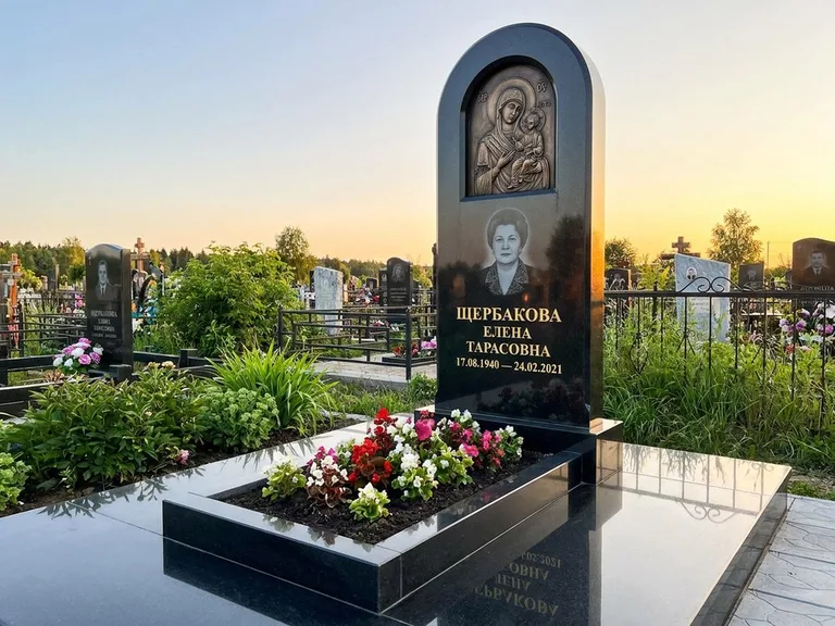 Памятник с барельефом — выполненная работа 35 в Новом Уренгое