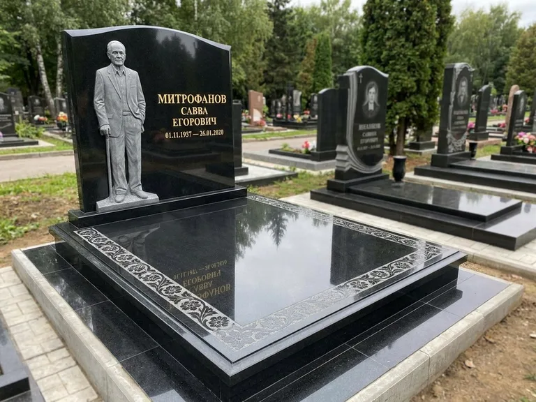 Памятник с барельефом — выполненная работа 48 в Новом Уренгое