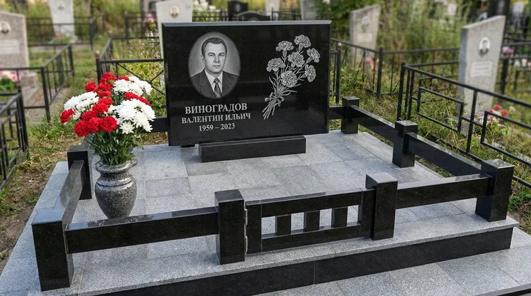 Памятник с гравировкой гвоздик — выполненная работа «Виноградов» в Новом Уренгое