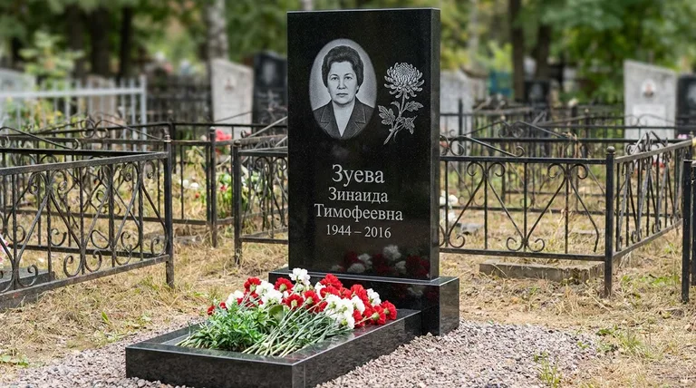 Памятник с гравировкой хризантем — выполненная работа «Зуева» в Новом Уренгое