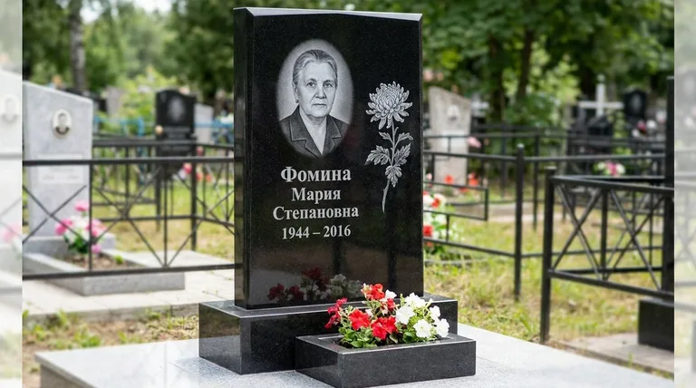 Памятник с гравировкой хризантем — выполненная работа «Фомина» в Новом Уренгое