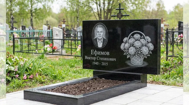 Памятник с гравировкой хризантем — выполненная работа «Ефимов» в Новом Уренгое