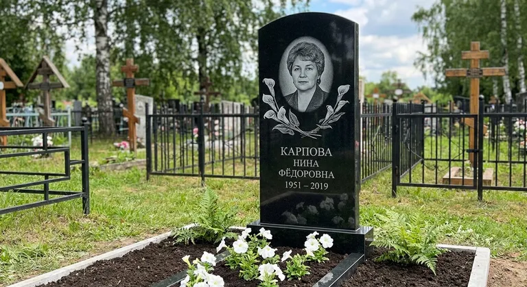 Памятник с гравировкой калл — выполненная работа «Карпова» в Новом Уренгое