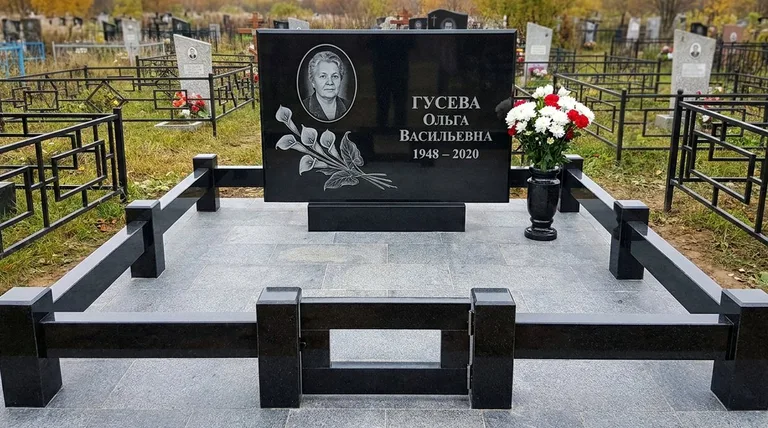 Памятник с гравировкой калл — выполненная работа «Гусева» в Новом Уренгое
