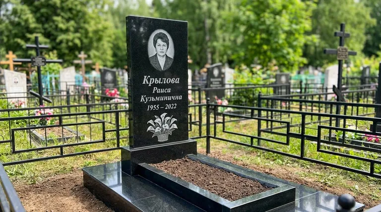 Памятник с гравировкой калл — выполненная работа «Крылова» в Новом Уренгое