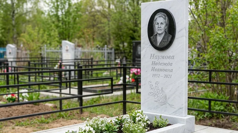 Памятник с гравировкой ландышей — выполненная работа «Наумова» в Новом Уренгое