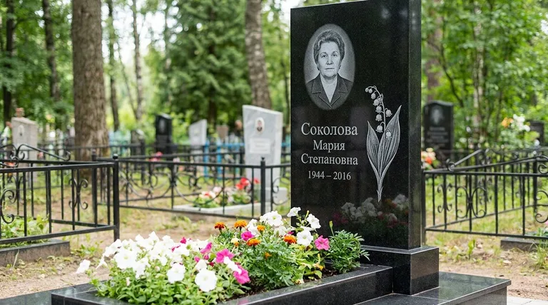 Памятник с гравировкой ландышей — выполненная работа «Соколова» в Новом Уренгое