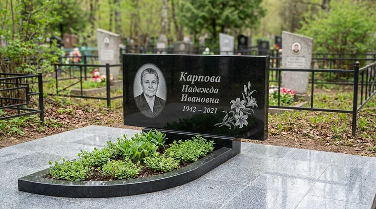 Памятник с гравировкой лилий — выполненная работа «Карпова» в Новом Уренгое