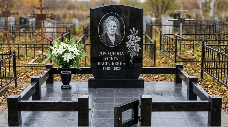Памятник с гравировкой лилий — выполненная работа «Дроздова» в Новом Уренгое