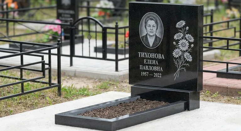 Памятник с гравировкой ромашек — выполненная работа «Тихонова» в Новом Уренгое