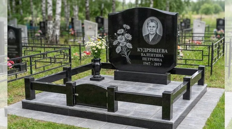Памятник с гравировкой ромашек — выполненная работа «Кудрявцева» в Новом Уренгое