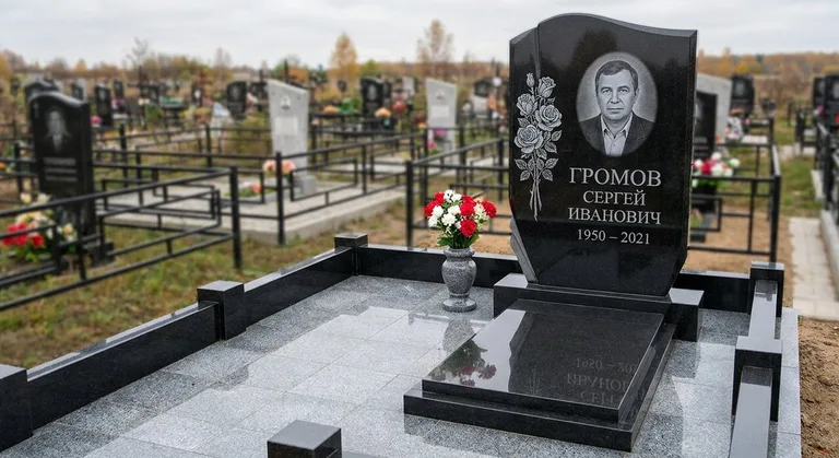 Памятник с гравировкой роз — выполненная работа «Громов» в Новом Уренгое