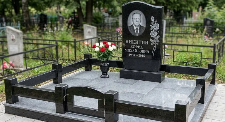 Памятник с гравировкой роз — выполненная работа «Никитин» в Новом Уренгое
