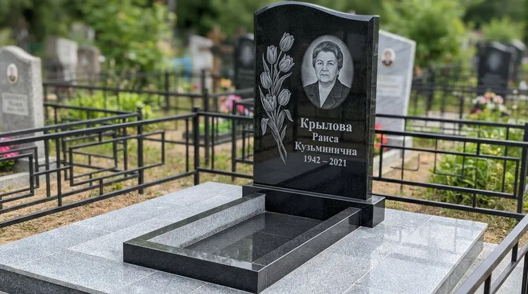 Памятник с гравировкой тюльпанов — выполненная работа «Крылова» в Новом Уренгое