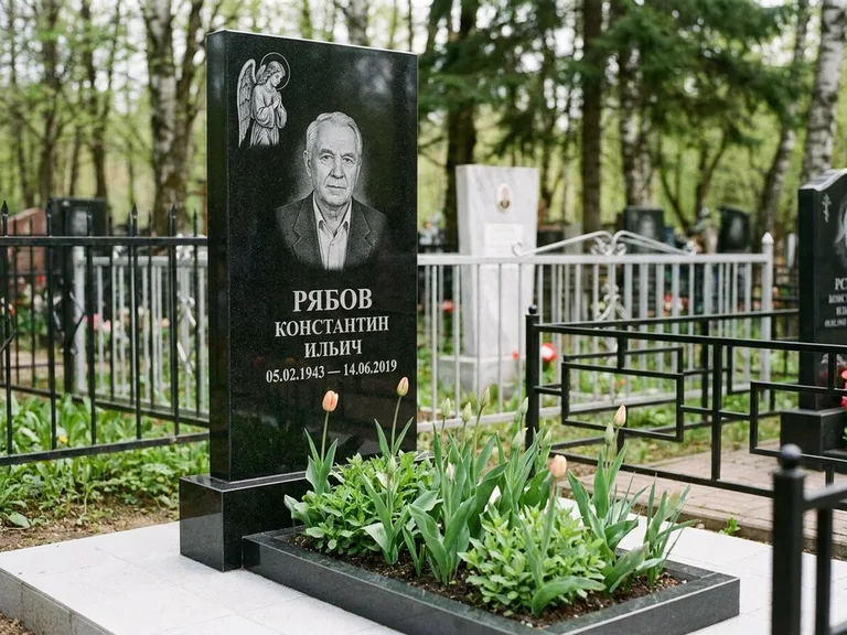 Памятник с гравировкой ангела — гравировка ангела с крестом рядом с эпитафией, работа «Фаддеев» в Новом Уренгое