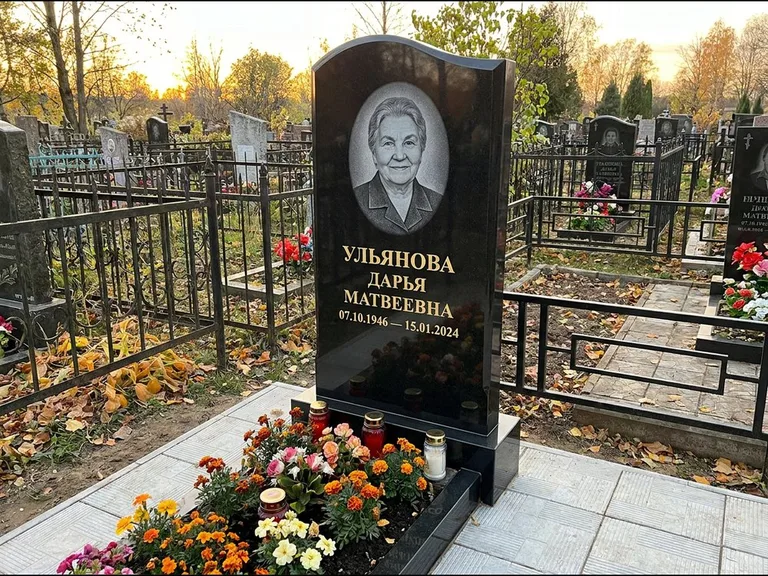 Гравировка портрета на чёрном граните — выполненная работа 12 в Новом Уренгое