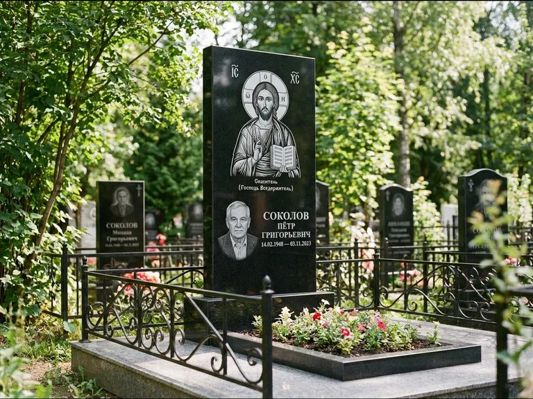 Памятник с гравировкой иконы — икона Спаса Вседержителя над именем усопшего, работа «Воронцова» в Новом Уренгое