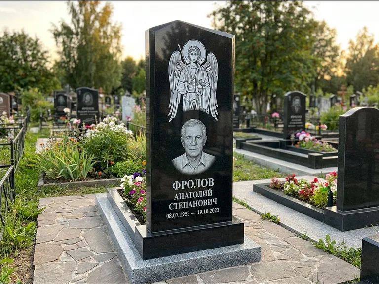 Памятник с гравировкой иконы — Владимирская икона Божией Матери с Младенцем, работа «Мельникова» в Новом Уренгое