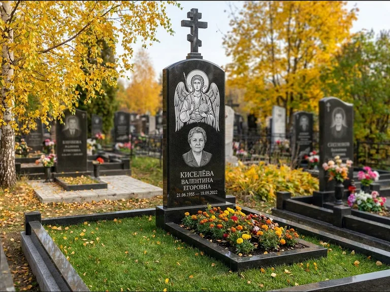 Памятник с гравировкой иконы — образ в полный рост на обороте стелы, работа «Гущин» в Новом Уренгое