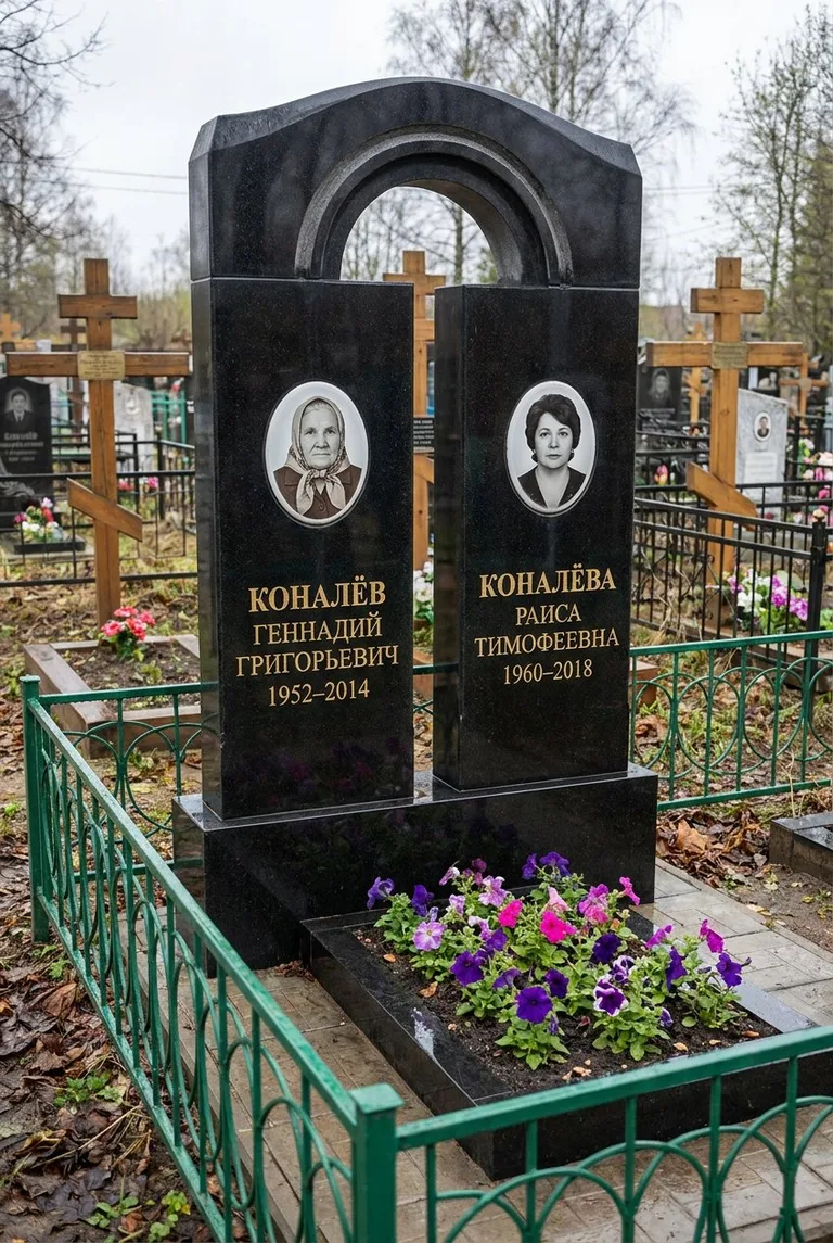 Семейный гранитный памятник на Сибирском кладбище