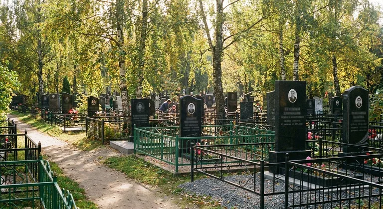 Богословское кладбище в Санкт-Петербурга