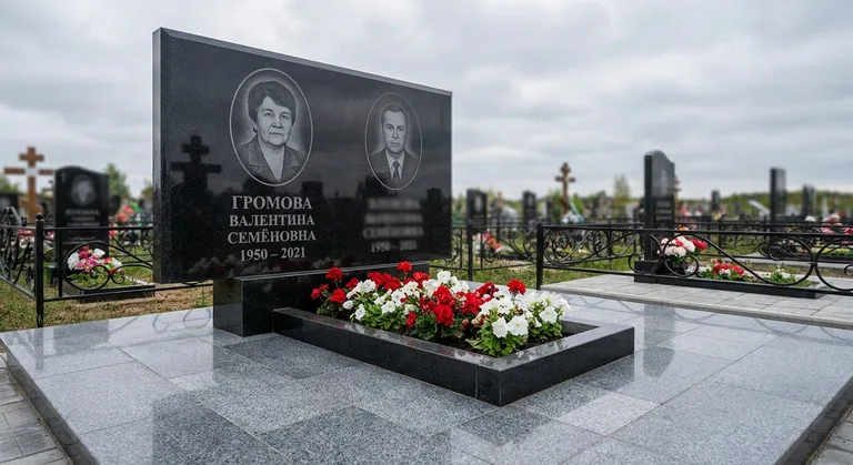 Мраморный памятник, Гранитный памятник работы «Мастер Каменев» на кладбище в Ульяновске