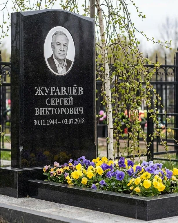 Вертикальный памятник под ключ с православным крестом в Новом Уренгое