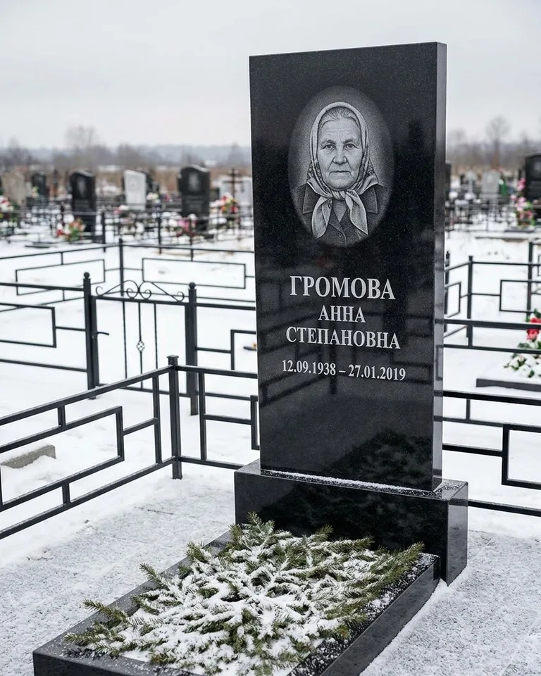 Простой вертикальный памятник под ключ зимой в Новом Уренгое