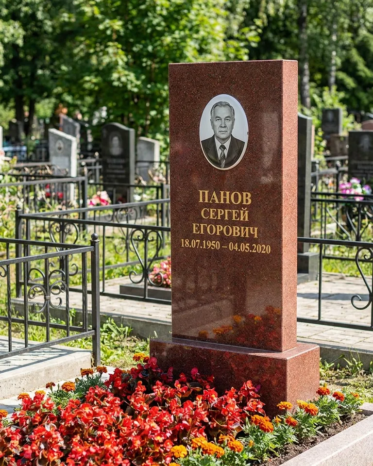 Двойной серый памятник под ключ с вазой в Новом Уренгое