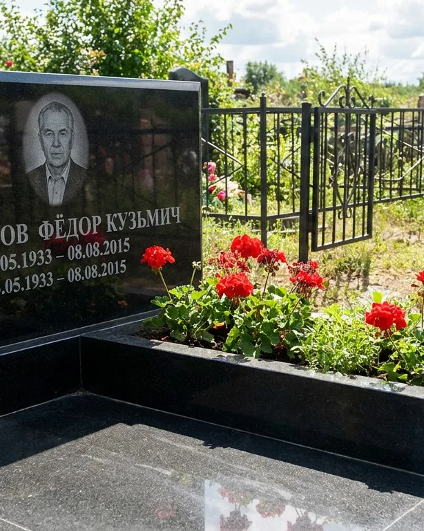 Двойной памятник под ключ с крестом в Новом Уренгое