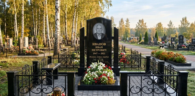 Установка памятника на могилу под ключ в Новом Уренгое — гранитный мемориальный комплекс, ограда, плитка, благоустройство