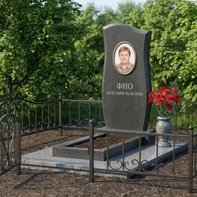 Памятник из тёмного базальта вертикальный с гравировкой портрета