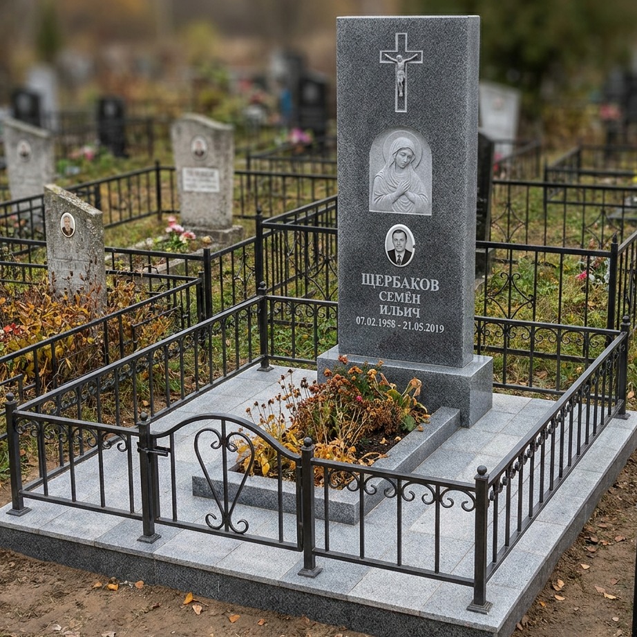 Пример дизайна: Католический памятник с латинским крестом из серого гранита — фото и цена