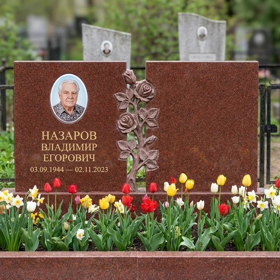 Памятник с розой из лезниковского гранита на двойной плите