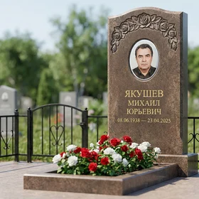 Памятник с гирляндой роз из дымовского гранита с портретом