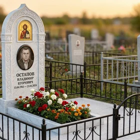 Памятник с иконой спасителя из белого мрамора с фотокерамикой