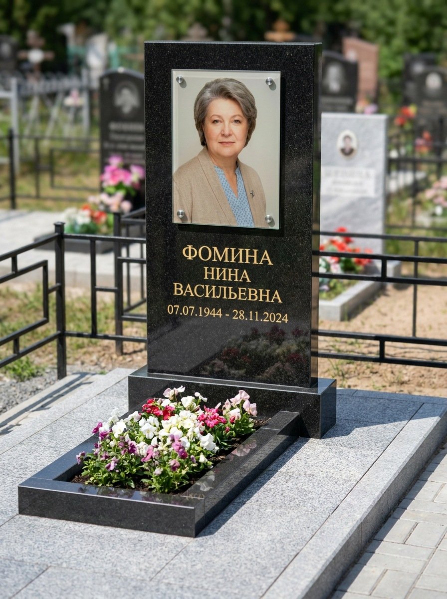 Портрет на памятнике в Новом Уренгое — Цветной портрет, вплавленный в стекло, на чёрном граните