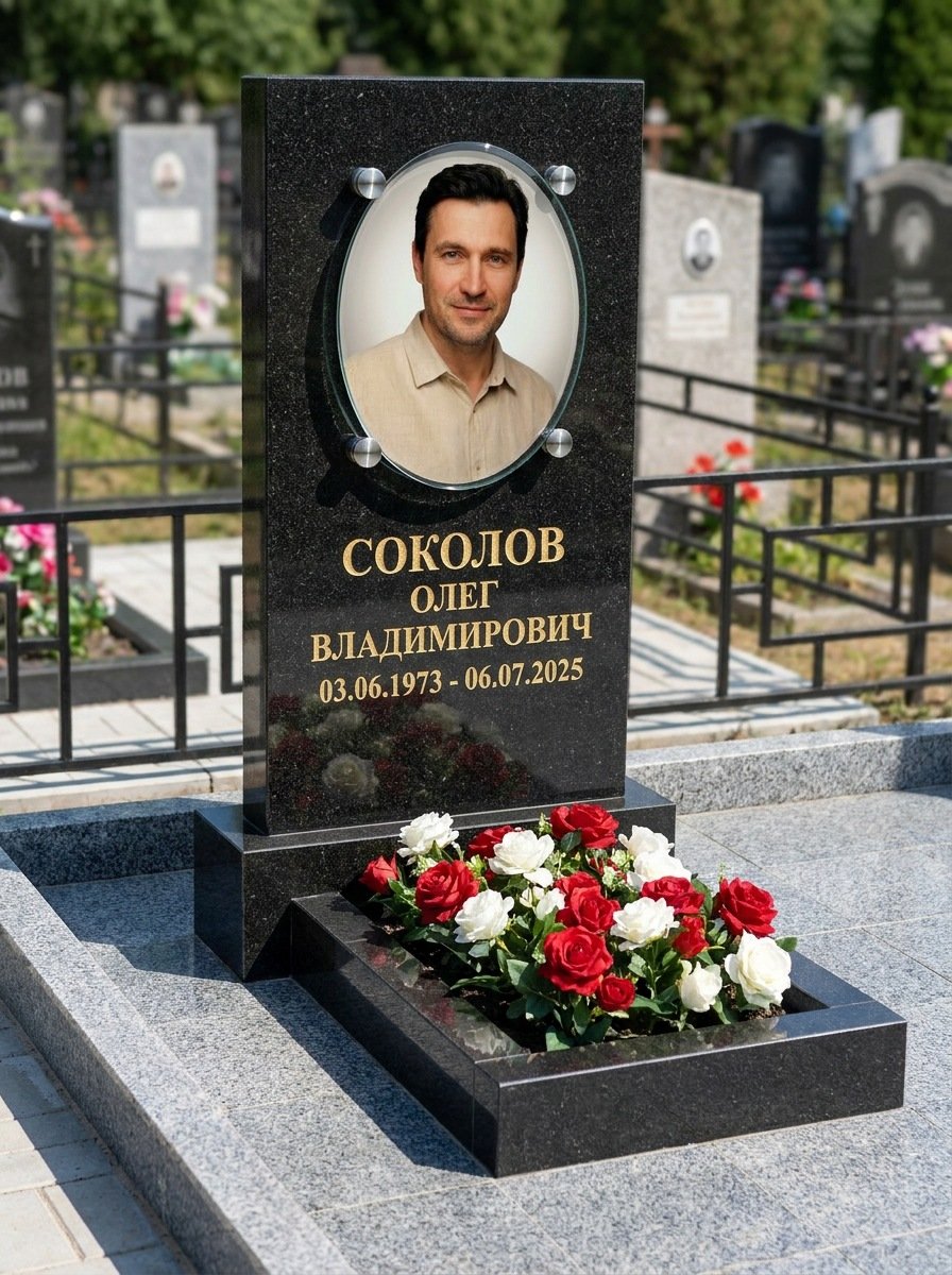 Портрет на памятнике в Новом Уренгое — Овал на стекле — на держателях над камнем