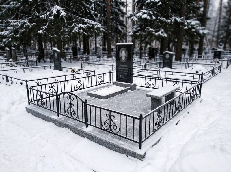 Благоустройство могилы в Новом Уренгое — пример 3